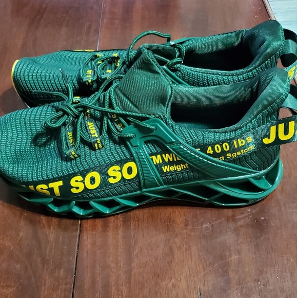 Just so so sneakers - Picture 11 of 12